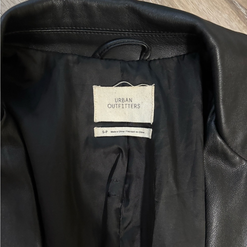 Leather jacket - Picture 3 of 5